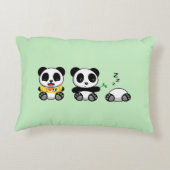 Niedlich Little Pandas auf Green Zierkissen (Rückseite)