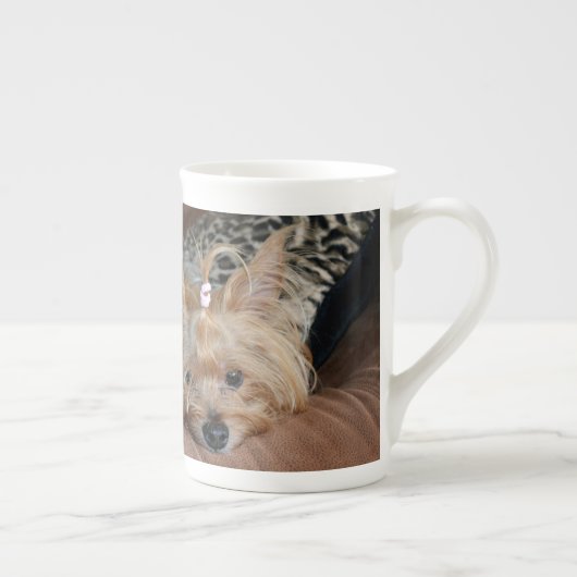 Niedlich Little Sleepy Yorkshire Terrier Puppy Porzellantasse (Rechts)