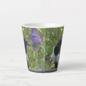 Niedlich Magpie Latte Tasse (Vorderseite)