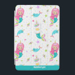 Niedlich Mermaid Beach Girl Personalisierte Kinder iPad Mini Hülle<br><div class="desc">Adorable Meerjungfrau und Ozean narkal Kinder iPad Gehäuse mit einem niedlichen Beachmädchen Muster. Das Hotel verfügt über eine hübsche,  rosa haarige Meerjungfrau und ein wunderschönes Einhorn-Meerjungfrau-Schwimmen mit Narwalen. Girly iPad Cover für Ihr Grundschulkind.</div>