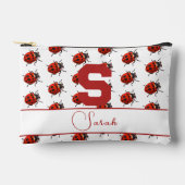 Niedlich Mit Monogramm Ladybug Themed Zubehörtasche (Vorderseite)