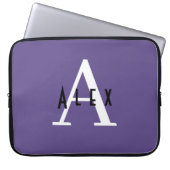 Niedlich Modernes Lila Monogramm Initial + Name Laptopschutzhülle (Vorderseite)