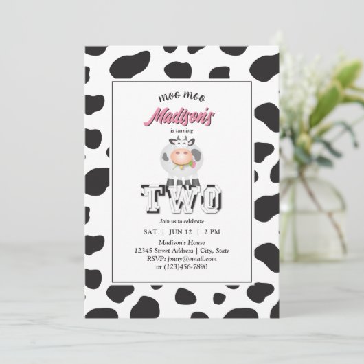 Niedlich Moo Moo Ich bin zwei Kuh Print Farm Gebur Einladung (Stehend Vorderseite)