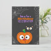 Niedlich n Spooky Scaredy Cat und Pumpkin Geburtst Einladung (Stehend Vorderseite)