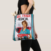 Niedlich Nostalgische Krankenschwester Pinup wird  Tasche (Von Nahem)