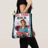 Niedlich Nostalgische Krankenschwester Pinup wird  Tasche (Von Nahem)