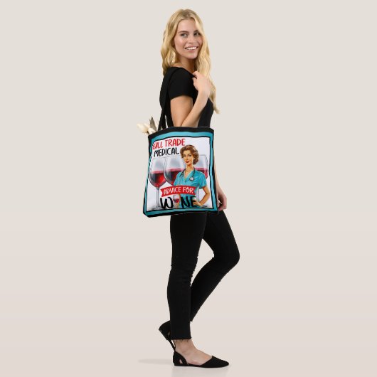 Niedlich Nostalgische Krankenschwester Pinup wird Tasche (Am Model)