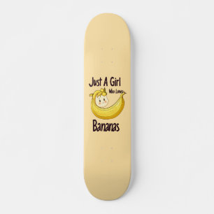 Niedlich nur ein Mädchen, das Bananen Lieben Obst Skateboard