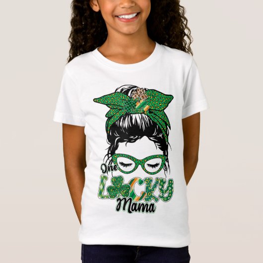 Niedlich One Lucky Mama Messy Bun Happy St Patrick T-Shirt (Vorderseite)