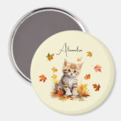 Niedlich Orange Tabby Kitten in Herbstlauben Magnet (Vorderseite/Rückseite)