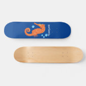Niedlich orangefarbene Seepferd-Blasen Cartoon-Abb Skateboard (Horizontal)