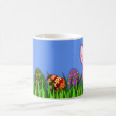 Niedlich Osterhase und Eier in Gras Klassische Tas Kaffeetasse (Mittel)