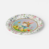 Niedlich Osterhase und glückliche Frühlingsblumen  Pappteller (Schrägansicht)