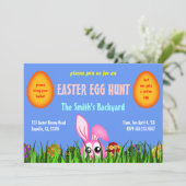 Niedlich Ostern Bunny & Egg im Gras Egg Hunt lädt Einladung (Stehend Vorderseite)