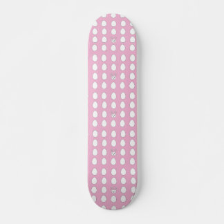 Niedlich Ostern Sonnige, weiße Eier auf rosa Skateboard