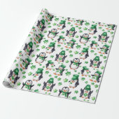 Niedlich Pinguin Green Hat Kleeblatt St. Patrick's Geschenkpapier (Ungerollt)