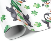 Niedlich Pinguin Green Hat Kleeblatt St. Patrick's Geschenkpapier (Rolleneckpunkt)