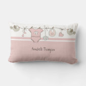 Niedlich Pink Baby Clothesline Brith Stats Lendenkissen (Rückseite)