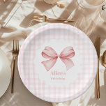 Niedlich Pink Bow Coquette 1. Geburtstag Pappteller<br><div class="desc">Feiern Sie den besonderen Tag Ihres kleinen Mädchens mit unseren bezaubernden Niedlichen Pink Bow Coquette 1. Geburtstag Paper Tellern, die die Eleganz und den Charme Ihres Festes steigern sollen. Diese Teller mit einem zauberhaften rosa Bogen-Motiv vor dem Hintergrund eines klassischen Gingham-karierten strahlen eine schicke und prächtige Ästhetik aus, die sich...</div>