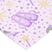 Niedlich Pink Christmas Sugarplum Pinguin Tischdecke (Schrägansicht)