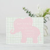 Niedlich Pink Elephant Green Gingham Baby Dusche Einladung (Stehend Vorderseite)
