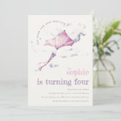 Niedlich Pink Flying Kite Sky Clouds Foto Geburtst Einladung (Stehend Vorderseite)