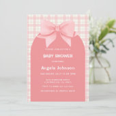 Niedlich Pink Gingham Kariert Arch Bow Girl Babydu Einladung (Stehend Vorderseite)