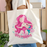 Niedlich Pink Hair Mermaid Girls Fantasy Personali Tragetasche<br><div class="desc">Niedliche rosa Haar Mermaid Girls Fantasy Personalisiert Tote Bag. Dieses Design besticht durch eine wunderschöne Meerjungfrau,  die von blühenden Blume umgeben ist. Rosa magisches Fantasy Design für Mädchen. Personalisieren Sie dieses benutzerdefinierte Design mit Ihrem eigenen Namen oder Text.</div>