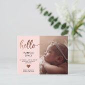 Niedlich Pink Hello Foto Kinderankündigung Ankündigungspostkarte (Stehend Vorderseite)