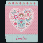 Niedlich Pink Matryoshka Russian Doll iPad Smart C iPad Hülle<br><div class="desc">Eine niedliche Matryoshka Russische Nistdoll schmückt dieses Ipad Smart Cover. Die Matryoshka ist in einer Herzform mit Vögeln,  Schmetterlingen und Blume. Niedlich für die Rückkehr in die Schule. Personalisieren Sie es mit Ihrem Namen. Entworfen für Sie von BlackBerry Boulevard.</div>