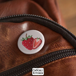 Niedlich Pink Minimal Granny Chic Crochet Strawber Button