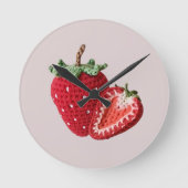 Niedlich Pink Minimal Granny Chic Crochet Strawber Runde Wanduhr (Vorderseite)