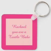 Niedlich Pink Turtle Babe Custom Schlüsselanhänger (Rückseite)