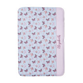 Niedlich Pink und Blue Butterfly Individuelle Name Badematte (Vorderseite Vertikal)
