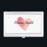 Niedlich Pink Watercolor Herz Gold Stars Visitenkarten Dose<br><div class="desc">Eine hübsche und vielseitige Visitenkarte mit einem niedlichen roten Aquarellherz und goldenen Sternen. Ideal für ein breites Spektrum von Berufen,  darunter Stylist,  Kosmetikerinnen,  Friseur- und Schönheitsberater,  Wellness-Center,  Schminkkünstler,  Nagelstudios,  um nur einige zu nennen! Entwickelt von Thisisnotme©</div>