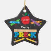 Niedlich Pre-K Preschool Crayons Chalkboard Foto S Keramik Ornament (Vorne)