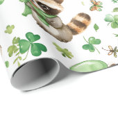 Niedlich Raccoons Green Hat Kleeblatt St. Patrick' Geschenkpapier (Rolleneckpunkt)