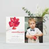 Niedlich Red Heart Balloons Sweetheart Foto Geburt Einladung (Stehend Vorderseite)