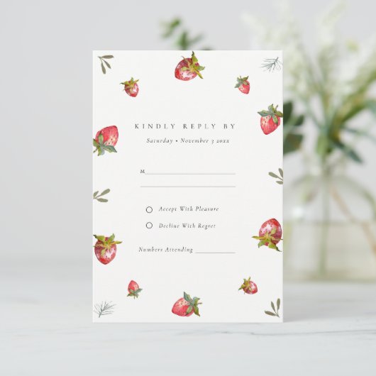 Niedlich Red Strawberry Leafy Botanical Wedding RS Begleitkarte (Stehend Vorderseite)