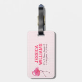 Niedlich rosa Flamingo auf gestreiftem Hintergrund Gepäckanhänger (Rückseite vertikal)