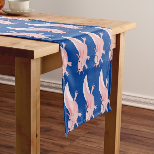 Niedlich-rosa-glückliche axolotl kurzer tischläufer (Beispiel)