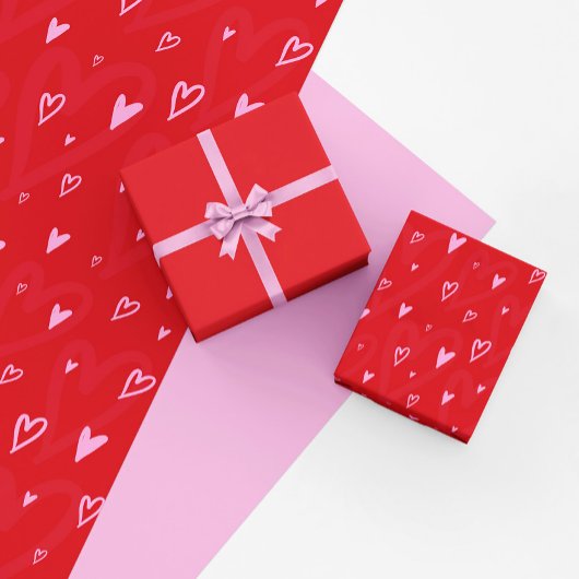 Niedlich rosa Herzen auf rotem Hintergrund Geschenkpapier