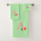 Niedlich-rosa Monogramm mit Blume auf Kalkgrün Badhandtuch Set (Insitu)