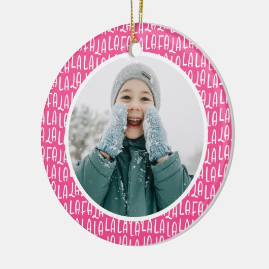 Niedlich rosa personalisiertes Weihnachtsfest Foto Keramik Ornament (Links)