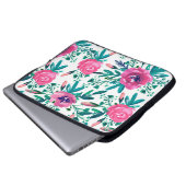 Niedlich rosa Rosen mit Buds und grünen Blättern Laptopschutzhülle (Vorne Knopf)