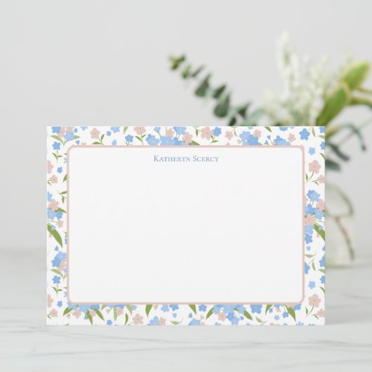 Niedlich rosa und blaue Blüten Personalisiert Stat Dankeskarte (Stehend Vorderseite)