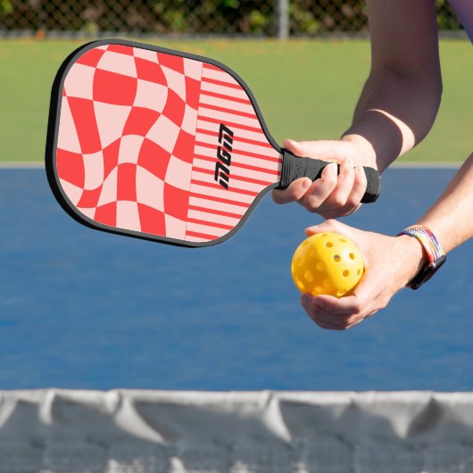 Niedlich rosa und rot-trendige Streifen Pickleball Schläger (InSitu)