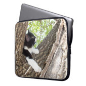 Niedlich Schwarz-Weiß-Kitten Laptopschutzhülle (Vorderseite Links)