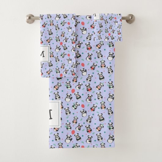 Niedlich Schwarz-Weiß-Panda Mit Monogramm | LILA Badhandtuch Set (Insitu)
