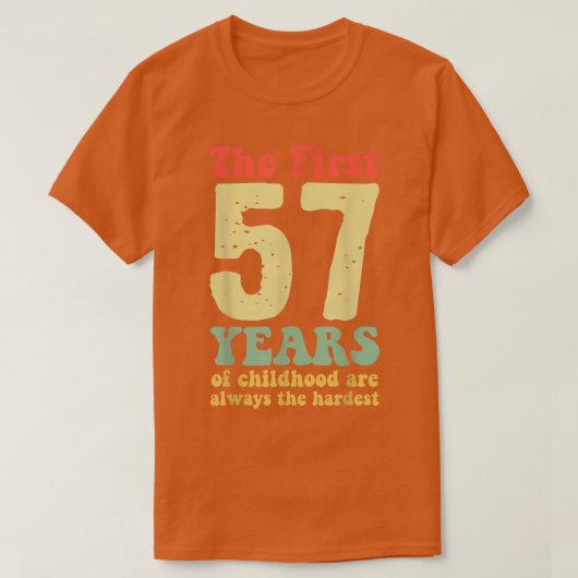 niedlich sind die ersten 57 Jahre der Kindheit imm T-Shirt (Design vorne)